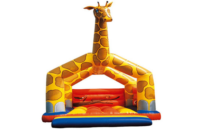 Châteaux gonflable girafe de 7 mètres de longueur par 6 mètres de largeur hauteur de 7 mètres pour petit et grand enfants. 
( capacité environ 25 enfants )