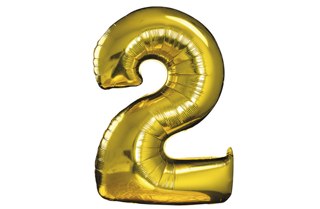 Ce ballon en forme de chiffre 2 couleur Or est l élément de décoration ballon idéal pour célébrer un anniversaire... 
gonflage à  l air ou à  l hélium
hauteur gonfler 90 cm 

